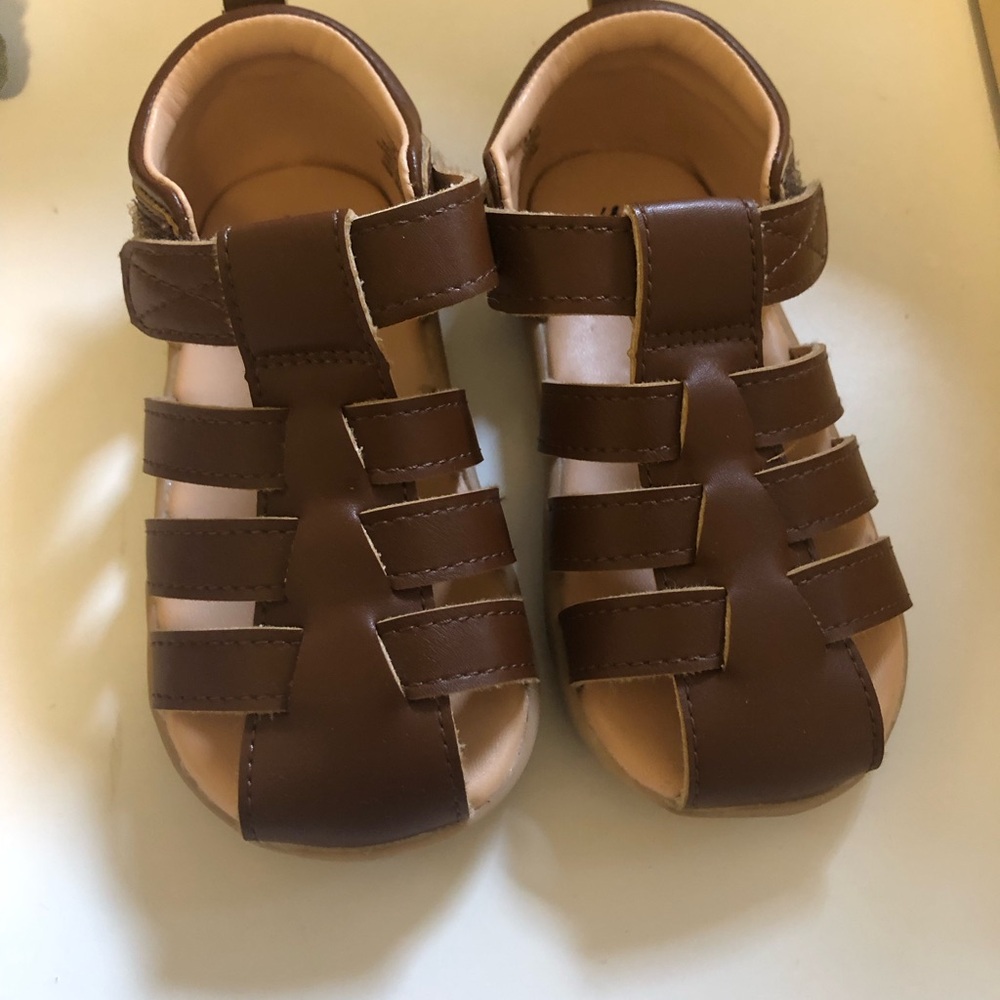 ⭐️5/$30 H&M Sandals Size 22